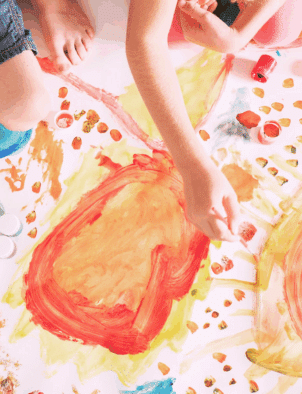 art therapy for children blog image children making art
